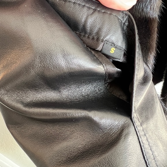 LIKE NEW Real Mink Fur Reversible Black Leather Vest - Picture 8 of 9